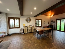 Pavillon de 126 m² avec terrain de 5 240,00 m² , sous-sol complet.