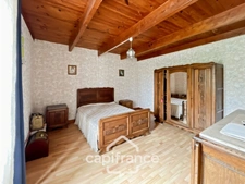Country house of 133 m², 4 bedrooms with outbuildings, land and woods