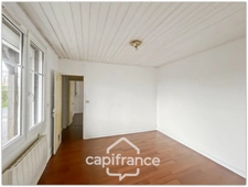 Maison 5 pièces, 3 chambres, terrain de 540 m² et dépendance.