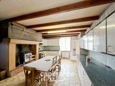 Country house of 133 m², 4 bedrooms with outbuildings, land and woods