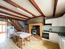 Country house of 133 m², 4 bedrooms with outbuildings, land and woods