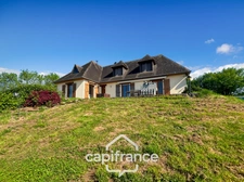 Pavillon de 126 m² avec terrain de 5 240,00 m² , sous-sol complet.