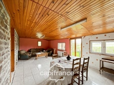 Country house of 133 m², 4 bedrooms with outbuildings, land and woods