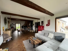 Pavillon de 126 m² avec terrain de 5 240,00 m² , sous-sol complet.