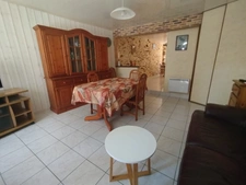 Maison de bourg traversante en pierres apparentes – Saint-Jean-d’Assé