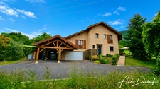 Aux portes de Genève - Maison familiale 4 chambres avec jardin, garage, abris voitures et annexes