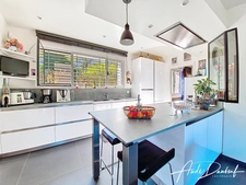 Saint-Jorioz - Renovated Villa – 7 Rooms – 4 Bedrooms – Partial Lake View
