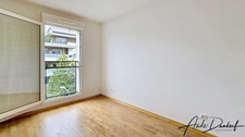 Appartement T3 de 80 m2 en étage elevé + garage + cave