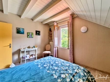 Maison 4 chambres avec terrasse, piscine, jardin arboré, garage, atelier