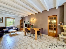 Maison 4 chambres avec terrasse, piscine, jardin arboré, garage, atelier