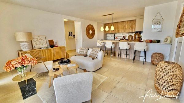 Annecy centre : duplex T4 de 100 m2 avec 2 balcons, 1 terrasse et vue panoranique 