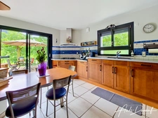 Aux portes de Genève - Maison familiale 4 chambres avec jardin, garage, abris voitures et annexes