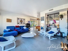 Saint-Jorioz - Renovated Villa – 7 Rooms – 4 Bedrooms – Partial Lake View