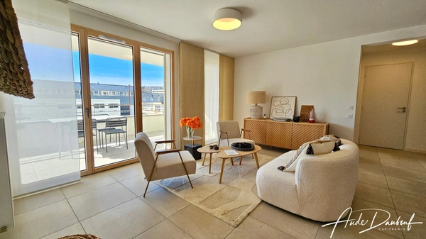 Annecy centre : duplex T4 de 100 m2 avec 2 balcons, 1 terrasse et vue panoranique 