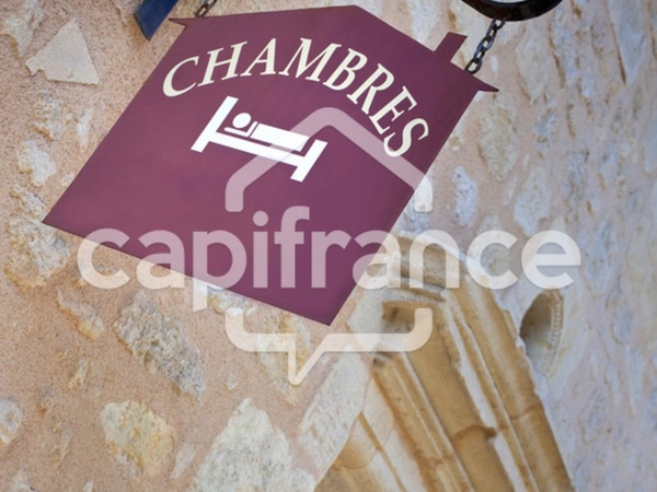 Hôtel-Restaurant 3 Etoiles de charme avec terrain arboré et piscine au cœur d’un village méditerranéen en toute propriété (Hérault 34)
