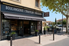 BOULANGERIE – PÂTISSERIE – TRAITEUR À VENDRE | Littoral Héraultais – Secteur Béziers | CA HT 2025 : 350 K€ | EBE retraité : +105 K€ | Emplacement N°1