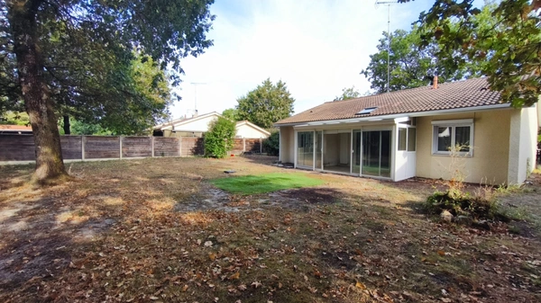 Maison 3 chambres au calme – 782 m² arborés, terrain piscinable, garage + véranda