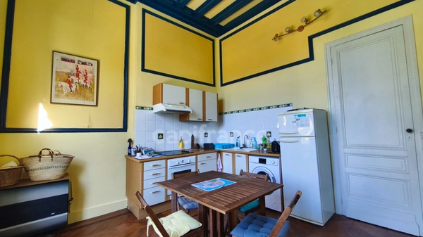 Appartement T2 de caractère en RDC surélevé – Villa bourgeoise néo-renaissance avec parking – Proche plage et commerces