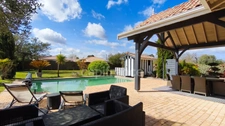 Maison familiale avec piscine sur terrain de 1280 m² SANGUINET