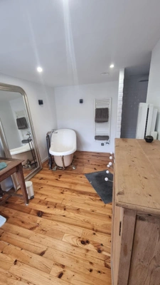 Maison individuelle rénovée – 2 chambres – Jardin – Stationnements – DPE C
