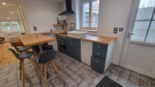 Maison individuelle rénovée – 2 chambres – Jardin – Stationnements – DPE C