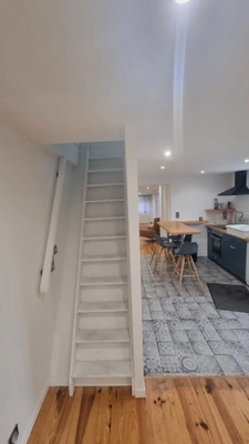 Maison individuelle rénovée – 2 chambres – Jardin – Stationnements – DPE C