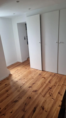Maison individuelle rénovée – 2 chambres – Jardin – Stationnements – DPE C