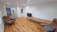 Maison individuelle rénovée – 2 chambres – Jardin – Stationnements – DPE C
