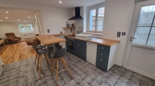 Maison individuelle rénovée – 2 chambres – Jardin – Stationnements – DPE C