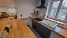 Maison individuelle rénovée – 2 chambres – Jardin – Stationnements – DPE C