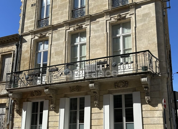 Appartement à vendre 3/ 4 avec balcon immeuble pierre Jardin public  BORDEAUX (33)