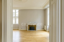Appartement à vendre 3/ 4 avec balcon immeuble pierre Jardin public  BORDEAUX (33)