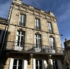 Apartment for sale 3/4 with balcony stone building BORDEAUX (33)