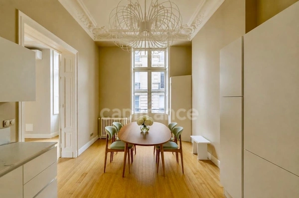 A Vendre BORDEAUX Jardin Public Chartrons Appartement  3/ 4 dans immeuble pierre avec balcon (33)