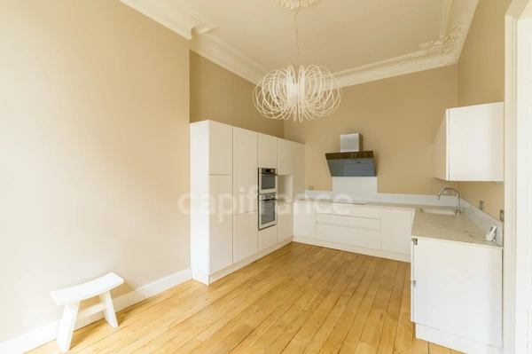 Appartement à vendre 3/ 4 avec balcon immeuble pierre Jardin public  BORDEAUX (33)