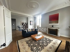 Apartment for sale 3/4 with balcony stone building BORDEAUX (33)