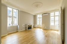 Appartement à vendre 3/ 4 avec balcon immeuble pierre Jardin public  BORDEAUX (33)