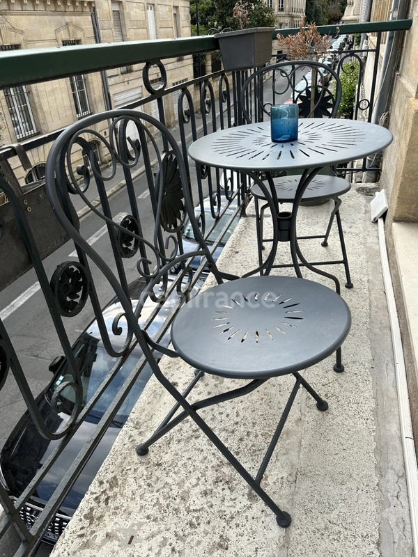Appartement à vendre 3/ 4 avec balcon immeuble pierre Jardin public  BORDEAUX (33)