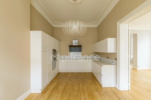 Appartement à vendre 3/ 4 avec balcon immeuble pierre Jardin public  BORDEAUX (33)