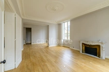 Appartement à vendre 3/ 4 avec balcon immeuble pierre Jardin public  BORDEAUX (33)
