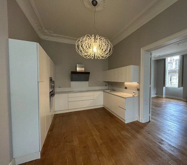 Appartement à vendre 3/ 4 avec balcon immeuble pierre Jardin public  BORDEAUX (33)