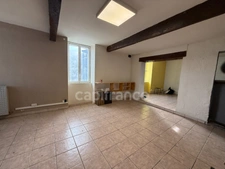 Maison de village avec garage et jardin