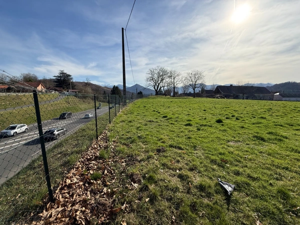 Terrain constructible de 3 152 m², idéal projet Professionnel