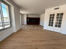 Appartement Bourgeois T4 dans résidence avec ascenseur