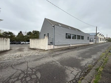 Bâtiment à usage de bureaux de 250 m² avec sous sol et parking