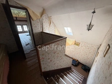 Grande maison de 200 m²/habitables à rénover sur terrain clos