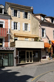 Immeuble avec restaurant et appartement