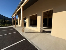 Locaux commerciaux emplacement stratégique, forte visibilité