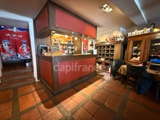 Immeuble avec restaurant et appartement