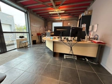 Bâtiment à usage de bureaux de 250 m² avec sous sol et parking